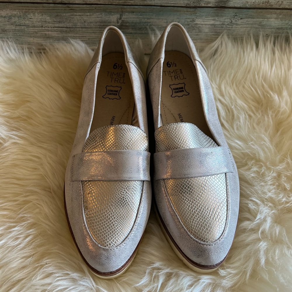 Time and Tru Ladies Wedge Loafer sz 6.5 NWOT!